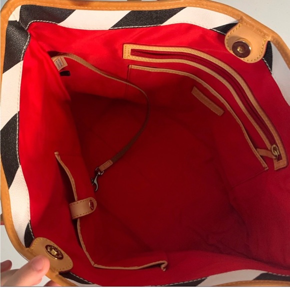 Dooney& Bourke Bailey Bag - Picture 4 of 11